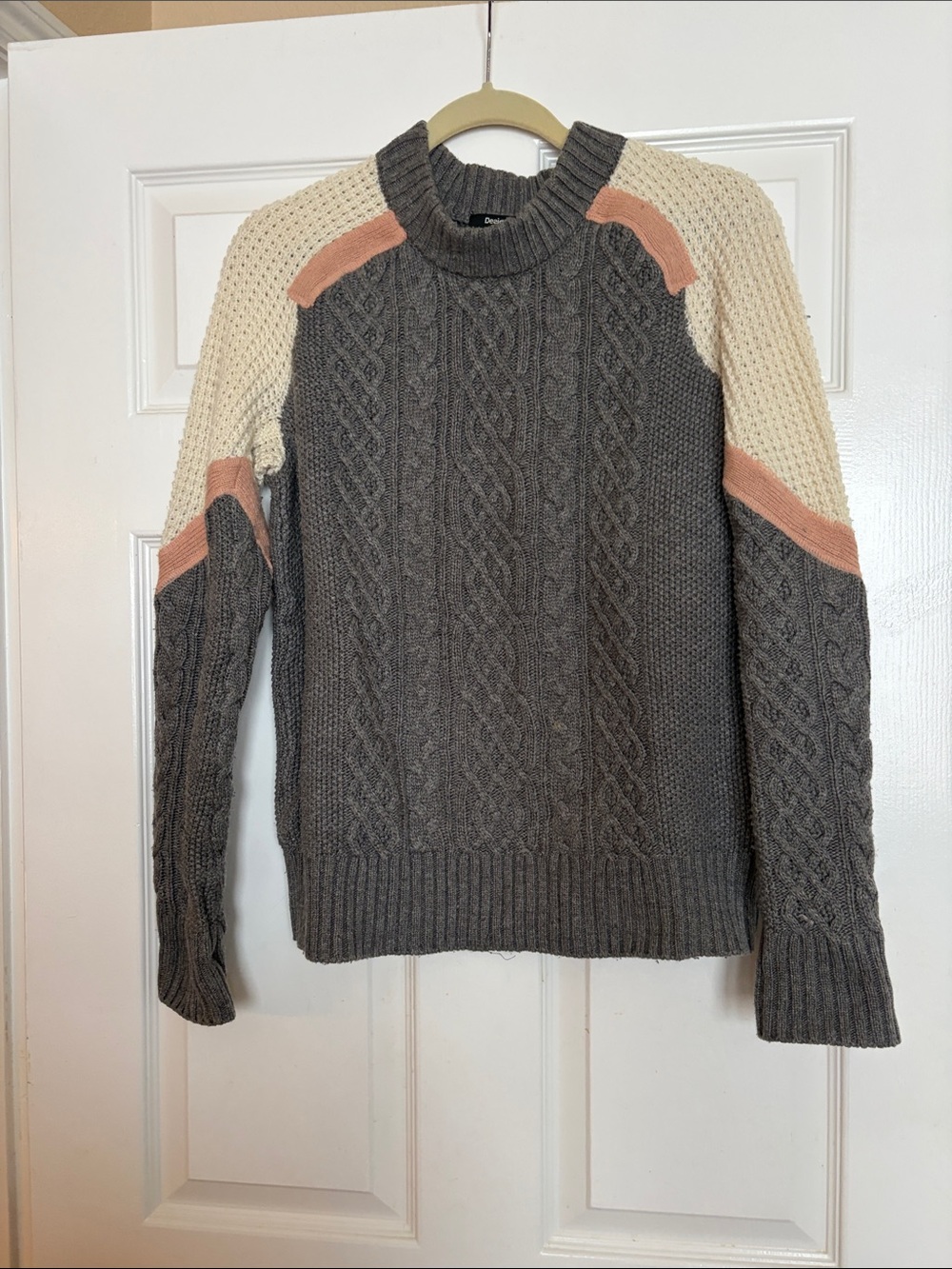 Desigual Gray Crewneck Cable Knit Sweater with Cream and Pink Accents